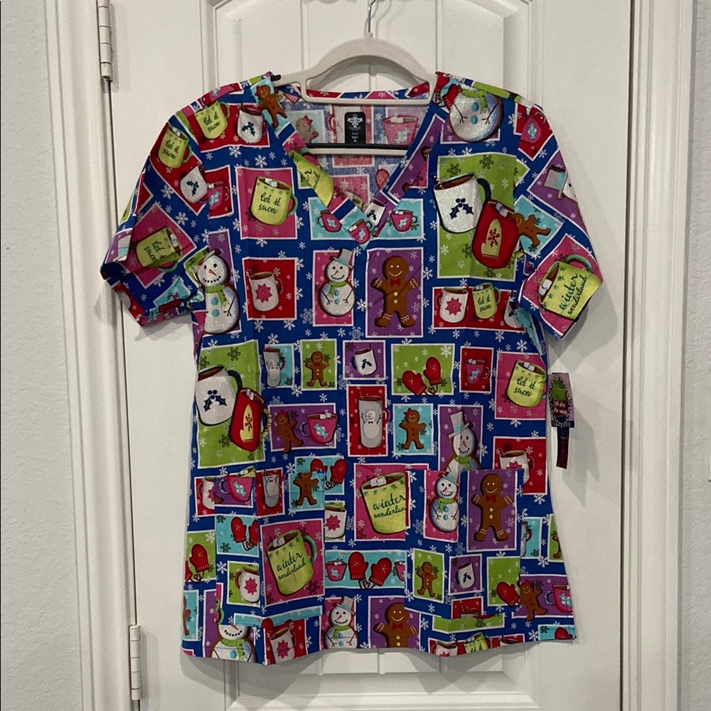 NWT Med Couture Red and Green Vibrant Christmas Print Scrub